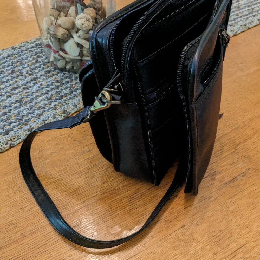 LAND Genuine Leather Cross Body handbag, organizer, lots of pockets - Picture 6 of 14